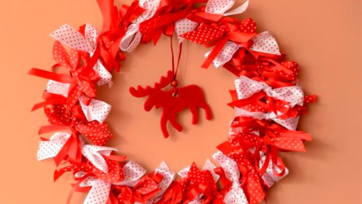 Новогодний венок из подручных материалов (1)